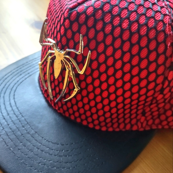 Red Spiderman Snapback with Mesh Design and Metallic Logo - Picture 1 of 2